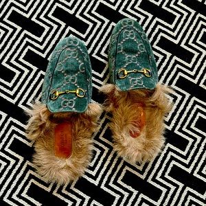 Gucci shoes Princetown with fur teal and pink